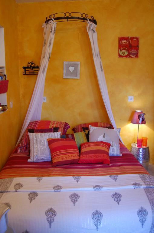 Maison D'Hotes Le Mas De Lila Vers-Pont-du-Gard Zimmer foto