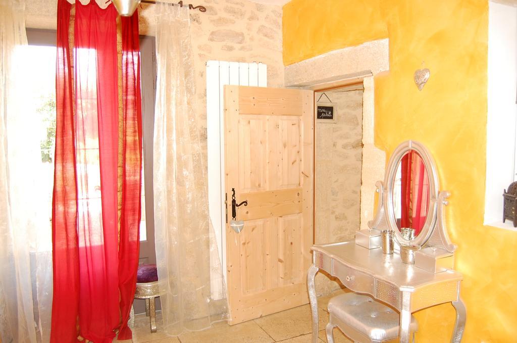 Maison D'Hotes Le Mas De Lila Vers-Pont-du-Gard Zimmer foto